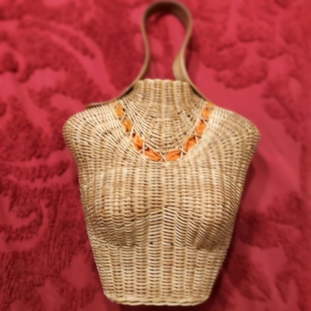 One Of A Kind Bust/body Wicker Purse From 50's ,has A Dress To Change Into.